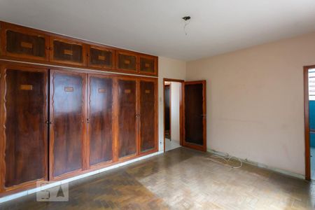Casa à venda com 320m², 5 quartos e 3 vagasQuarto 3 - Suíte