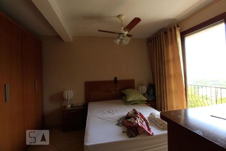 Casa à venda com 300m², 4 quartos e 4 vagas Casa à venda com 300m², 4 quartos e 4 vagasSuíte