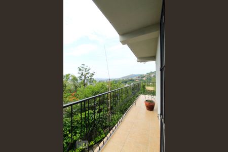 Casa à venda com 300m², 4 quartos e 4 vagas Casa à venda com 300m², 4 quartos e 4 vagasVaranda da suíte