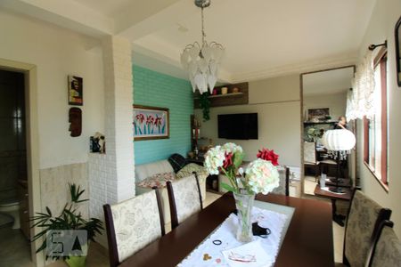 Casa à venda com 300m², 4 quartos e 4 vagas Casa à venda com 300m², 4 quartos e 4 vagasSala de jantar