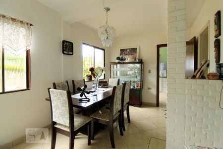 Casa à venda com 300m², 4 quartos e 4 vagas Casa à venda com 300m², 4 quartos e 4 vagasSala de jantar