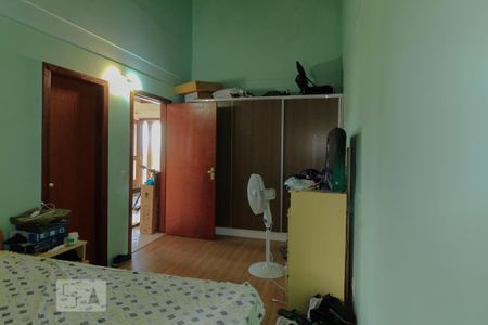 Casa à venda com 300m², 4 quartos e 4 vagas Casa à venda com 300m², 4 quartos e 4 vagasQuarto 2