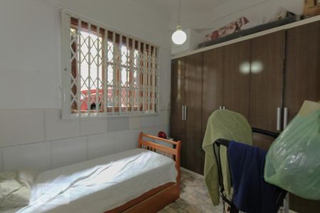 Casa à venda com 300m², 4 quartos e 4 vagas Casa à venda com 300m², 4 quartos e 4 vagasQuarto 1