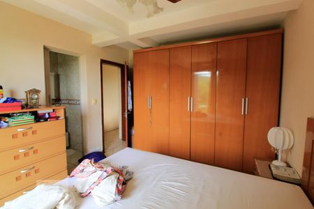 Casa à venda com 300m², 4 quartos e 4 vagas Casa à venda com 300m², 4 quartos e 4 vagasSuíte