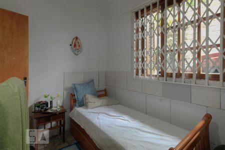 Casa à venda com 300m², 4 quartos e 4 vagas Casa à venda com 300m², 4 quartos e 4 vagasQuarto 1