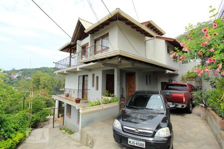 Casa à venda com 300m², 4 quartos e 4 vagas Casa à venda com 300m², 4 quartos e 4 vagasGaragem