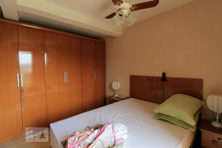 Casa à venda com 300m², 4 quartos e 4 vagas Casa à venda com 300m², 4 quartos e 4 vagasSuíte