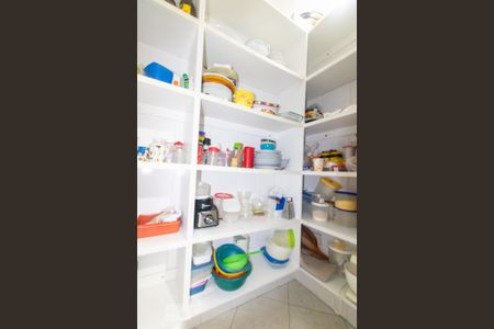 Casa para alugar com 400m², 5 quartos e 5 vagasDispensa da Cozinha da Edícula