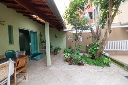 Casa para alugar com 400m², 5 quartos e 5 vagasQuintal