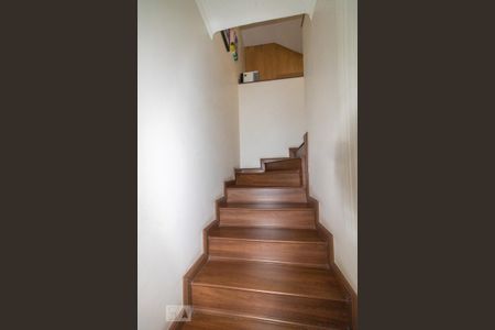 Casa para alugar com 400m², 5 quartos e 5 vagasEscada Interna