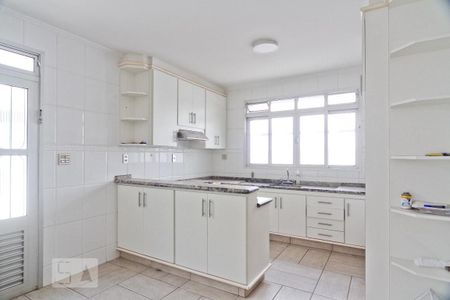 Casa à venda com 360m², 4 quartos e 8 vagasCozinha