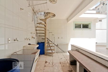 Casa à venda com 360m², 4 quartos e 8 vagasÁrea de Serviço