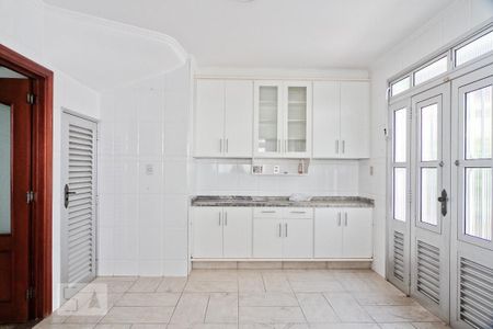 Casa à venda com 360m², 4 quartos e 8 vagasCozinha