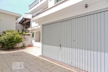 Casa à venda com 360m², 4 quartos e 8 vagasQuintal