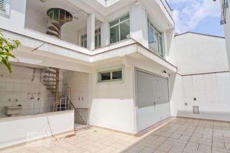 Casa à venda com 360m², 4 quartos e 8 vagasQuintal