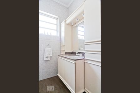 Casa à venda com 360m², 4 quartos e 8 vagasBanheiro