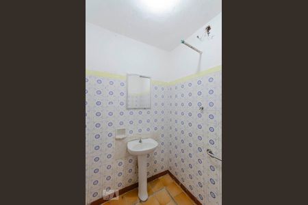 Casa à venda com 60m², 3 quartos e 1 vaga Casa à venda com 60m², 3 quartos e 1 vagaBanheiro