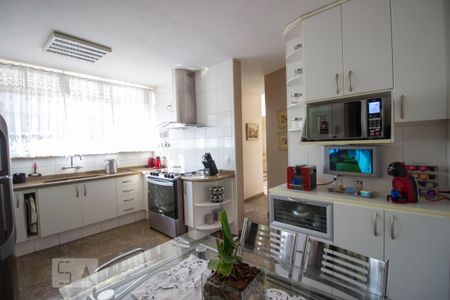Casa à venda com 360m², 4 quartos e 5 vagasCozinha