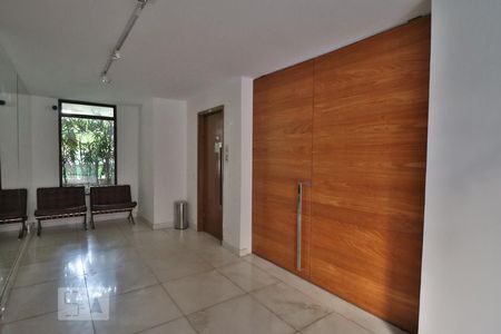 Apartamento para alugar com 192m², 1 quarto e 1 vagaHall