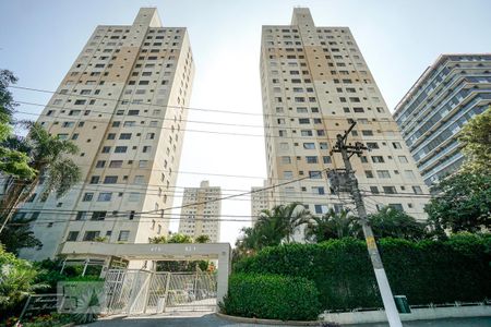 Apartamento para alugar com 47m², 2 quartos e 1 vaga Apartamento para alugar com 47m², 2 quartos e 1 vagaFachada