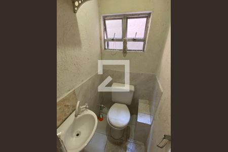 Casa à venda com 77m², 2 quartos e 1 vaga Casa à venda com 77m², 2 quartos e 1 vagaBanheiro de serviço