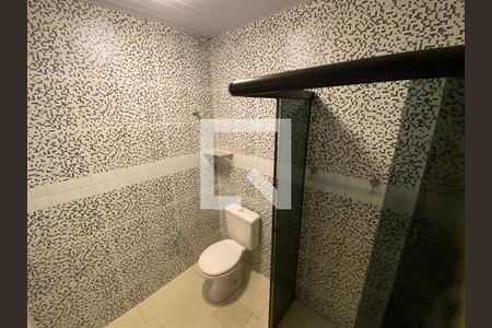 Casa à venda com 77m², 2 quartos e 1 vaga Casa à venda com 77m², 2 quartos e 1 vagaBanheiro