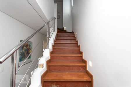 Escada de casa à venda com 3 quartos, 285m² em Sumaré, São Paulo