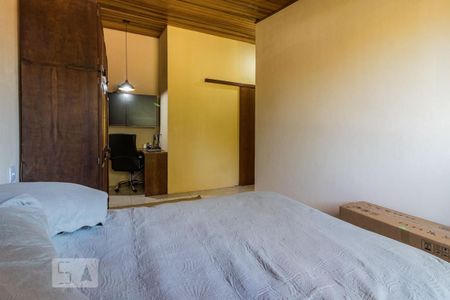 Casa à venda com 319m², 4 quartos e 4 vagas Casa à venda com 319m², 4 quartos e 4 vagasDormitório3