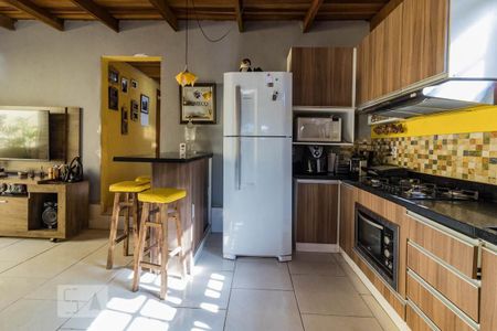 Casa à venda com 319m², 4 quartos e 4 vagas Casa à venda com 319m², 4 quartos e 4 vagasCozinha