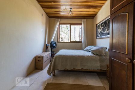 Casa à venda com 319m², 4 quartos e 4 vagas Casa à venda com 319m², 4 quartos e 4 vagasDormitório3