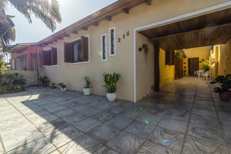 Casa à venda com 319m², 4 quartos e 4 vagas Casa à venda com 319m², 4 quartos e 4 vagasJardim