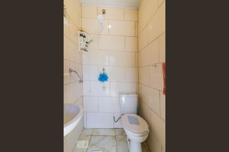 Casa à venda com 319m², 4 quartos e 4 vagas Casa à venda com 319m², 4 quartos e 4 vagasbanheiro da edícula