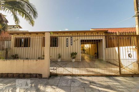 Casa à venda com 319m², 4 quartos e 4 vagas Casa à venda com 319m², 4 quartos e 4 vagasFachada