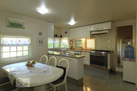 Casa à venda com 600m², 4 quartos e 2 vagasCozinha