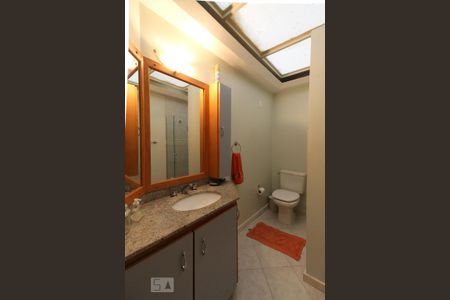 Casa à venda com 600m², 4 quartos e 2 vagasBanheiro