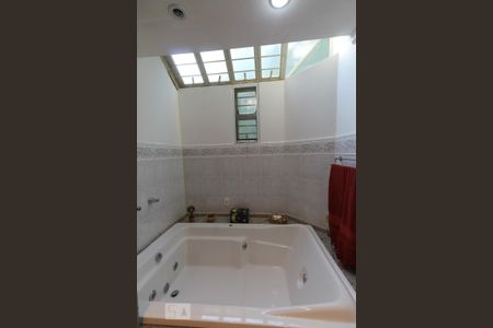 Casa à venda com 600m², 4 quartos e 2 vagasBanheiro da suíte 2