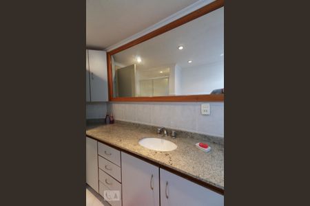 Casa à venda com 600m², 4 quartos e 2 vagasBanheiro da suíte 2