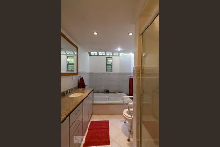 Casa à venda com 600m², 4 quartos e 2 vagasBanheiro da suíte 2