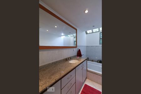 Casa à venda com 600m², 4 quartos e 2 vagasBanheiro da suíte 2