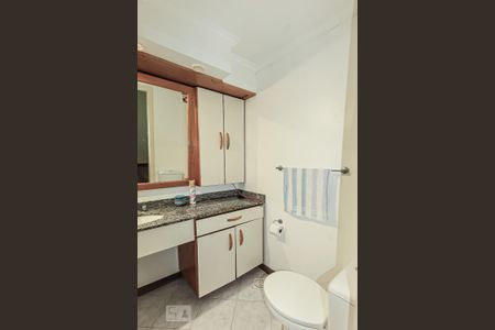 Casa à venda com 600m², 4 quartos e 2 vagasBanheiro da suíte 1