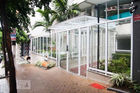 Studio à venda com 28m², 1 quarto e sem vaga Studio à venda com 28m², 1 quarto e sem vagaFachada do bloco