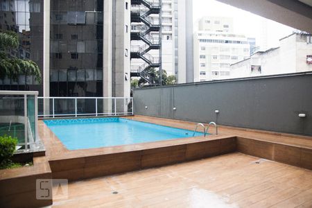 Studio à venda com 28m², 1 quarto e sem vaga Studio à venda com 28m², 1 quarto e sem vagaÁrea comum - Piscina