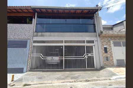 Casa para alugar com 150m², 3 quartos e 2 vagas Casa para alugar com 150m², 3 quartos e 2 vagasfachada
