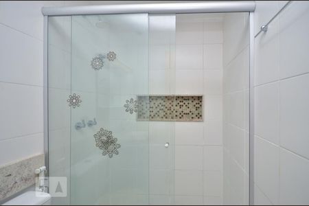 Apartamento à venda com 90m², 2 quartos e 1 vaga Apartamento à venda com 90m², 2 quartos e 1 vagaBanheiro