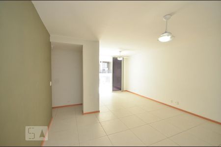 Sala de apartamento à venda com 2 quartos, 90m² em Piratininga, Niterói