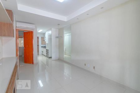 Sala de Estar de casa de condomínio para alugar com 3 quartos, 92m² em Residencial Center Ville, Goiânia