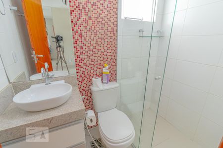 Casa de condomínio para alugar com 92m², 3 quartos e 2 vagasBanheiro Social