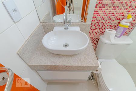 Casa de condomínio para alugar com 92m², 3 quartos e 2 vagasBanheiro Social