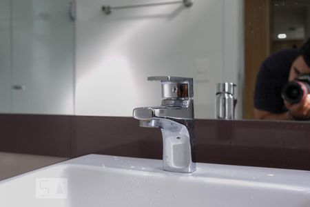 Banheiro de apartamento à venda com 1 quarto, 35m² em Funcionários, Belo Horizonte