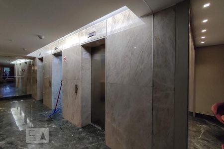 Apartamento à venda com 35m², 1 quarto e 1 vagaElevadores